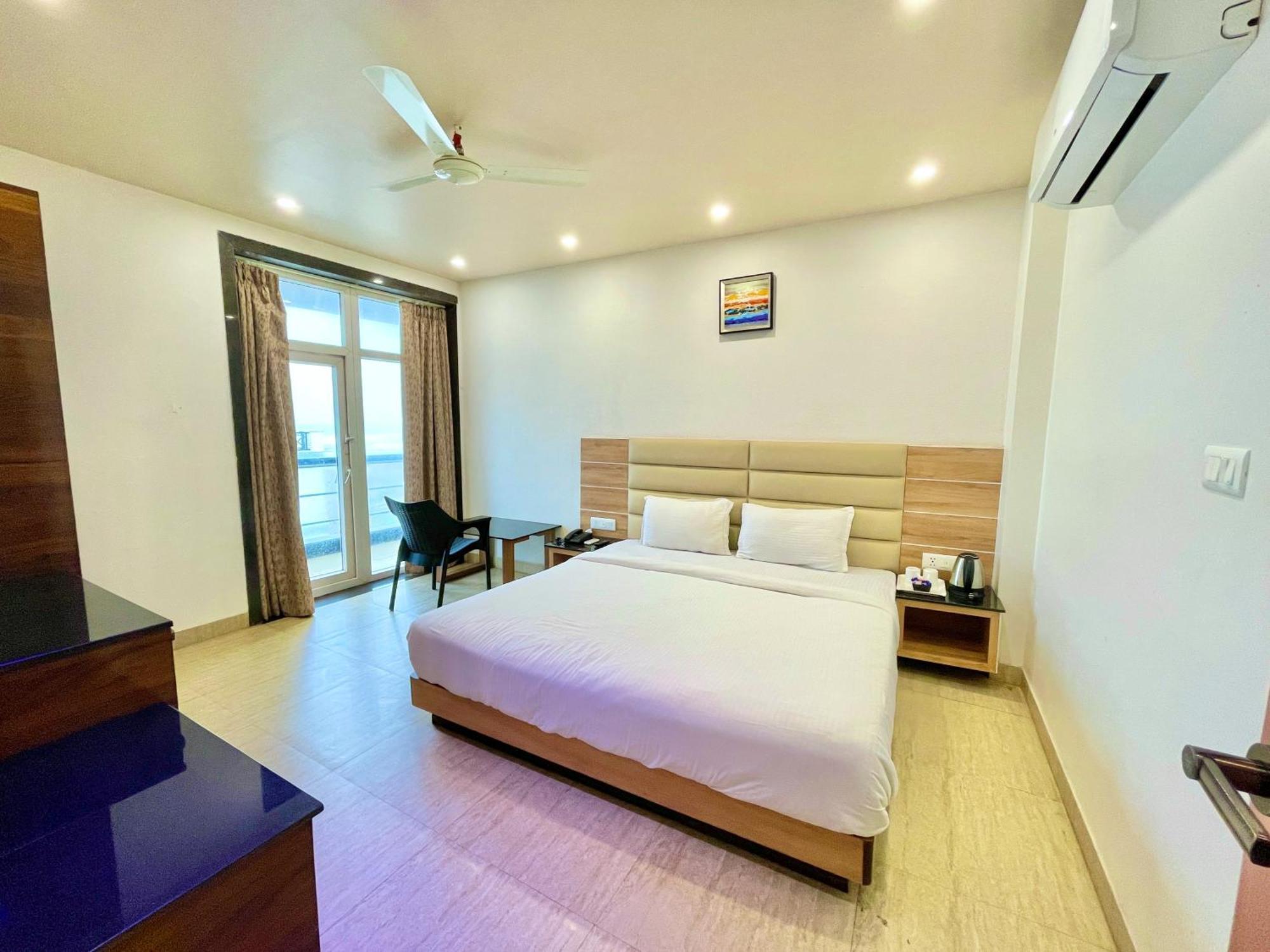 Puri Hotel G R P Puri, A Premier Beachfront Luxury Hotel Sea Beach And Temple Fully Air Conditioned Hotel With Lift-Wifi-Parking And Swimming-Pool, Breakfast Included, Best Hotel In Puri Exterior photo